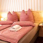 Bed & Breakfast Roesslgut Zederhaus