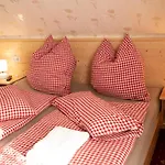 Bed & Breakfast Roesslgut *