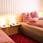 Roesslgut Bed & Breakfast *